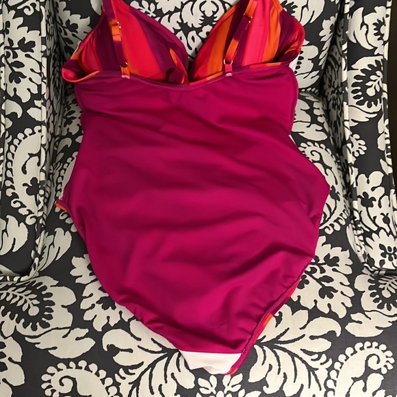 Ladies Beach Club Twist OnePiece, Multi Color, Slimming Swimsuit by RALPH LAUREN - Picture 13 of 16